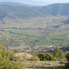 Το οροπέδιο της Καρυας όπως φαίνεται από τις κορυφές βόρεια του χωριού